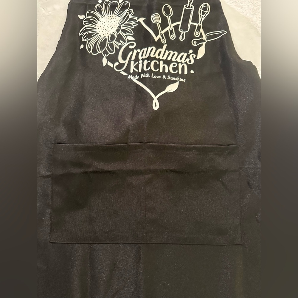 Grandma’s Kitchen black Apron. Front pocket. NWOT - Picture 3 of 4